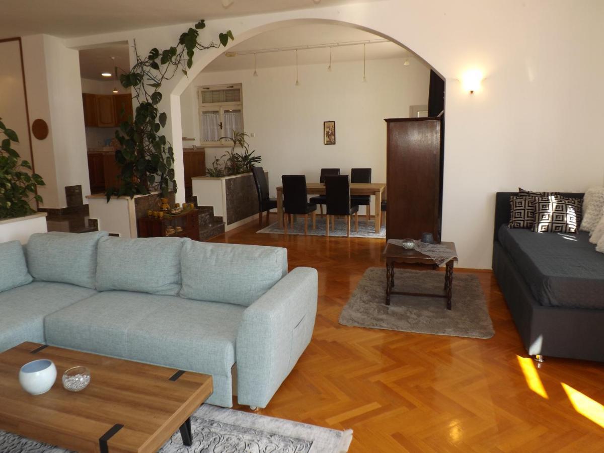 Panorama Apartment *